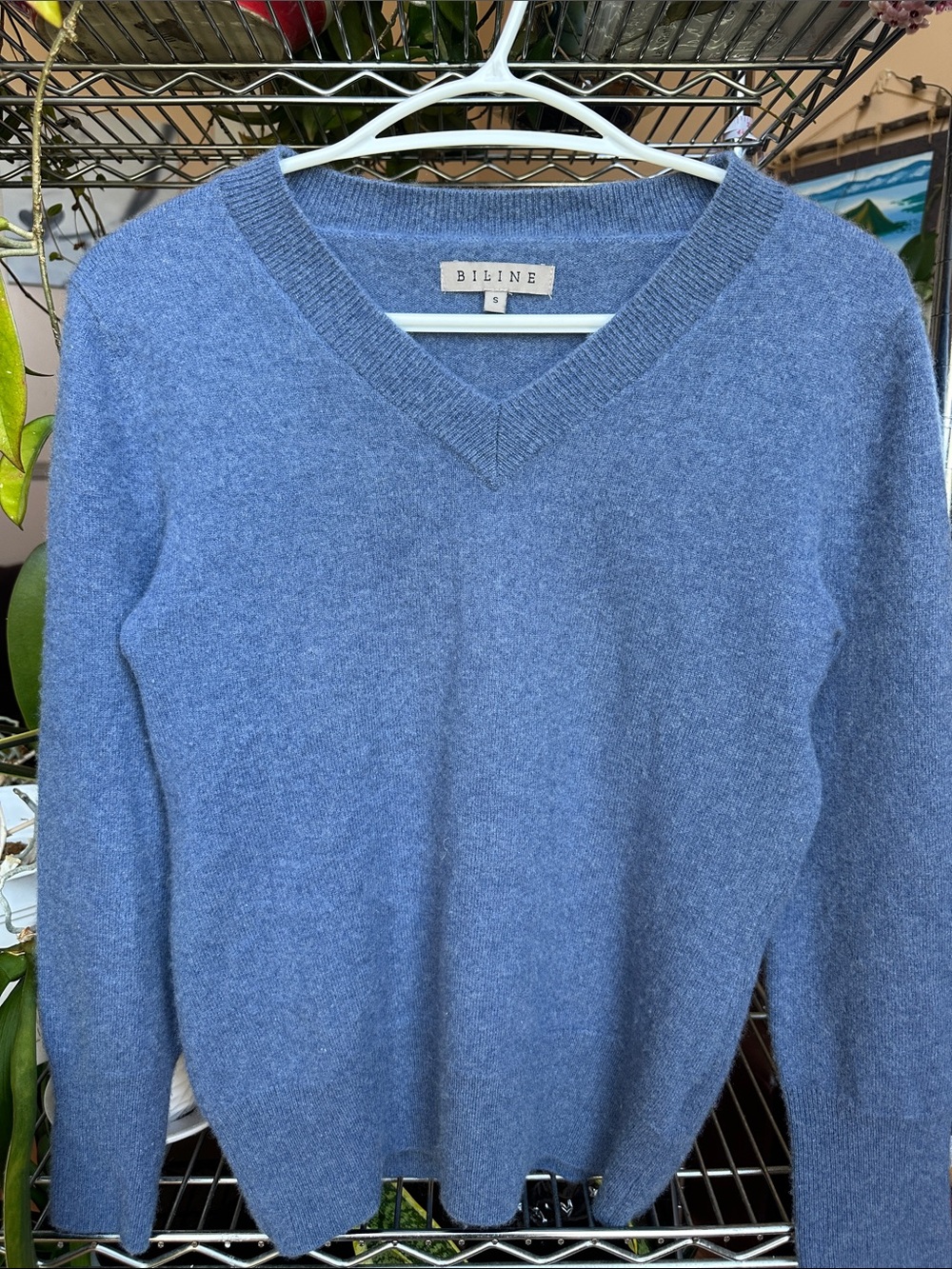 BILINE V-Neck Cashmere Sweater in Dusty Blue